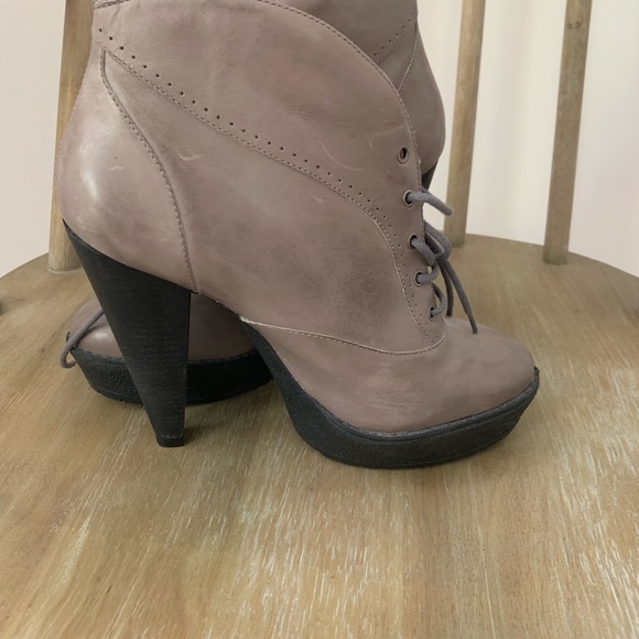 Pour La Victoire Platform and stacked heel bootie - Picture 4 of 4